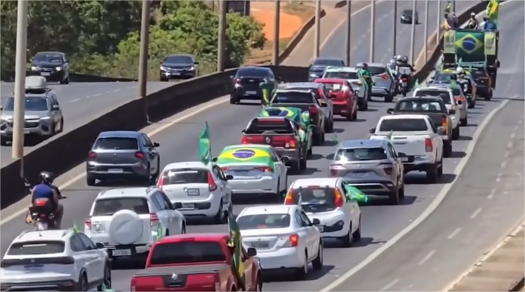 Brasília tem ato pró-Bolsonaro antes de julgamento no STF; veja vídeos