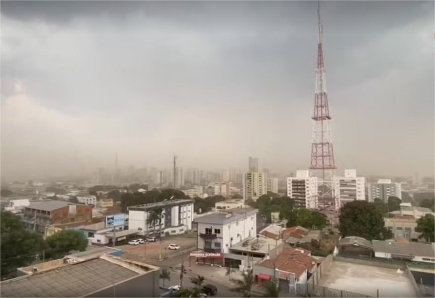 Tempestade de poeira e chuva no domingo assusta moradores em Cuiabá e VG; vídeos