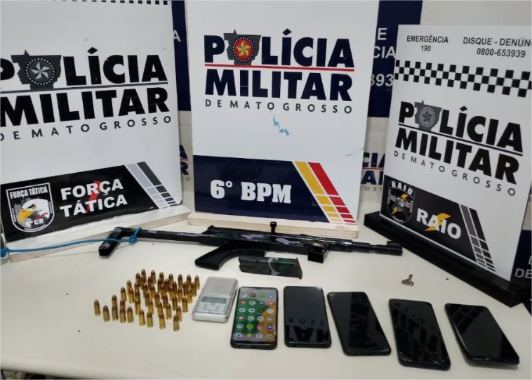 Cinco suspeitos ligados ao Comando Vermelho são presos em Cáceres com submetralhadora e munições