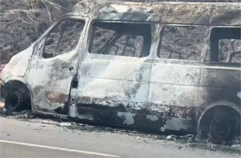 Van de dupla sertaneja pega fogo na Serra da Petrovina; veja