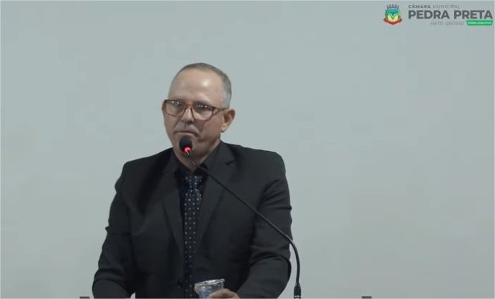 Câmara de Pedra Preta instala comissão processante contra vereador que xingou prefeita