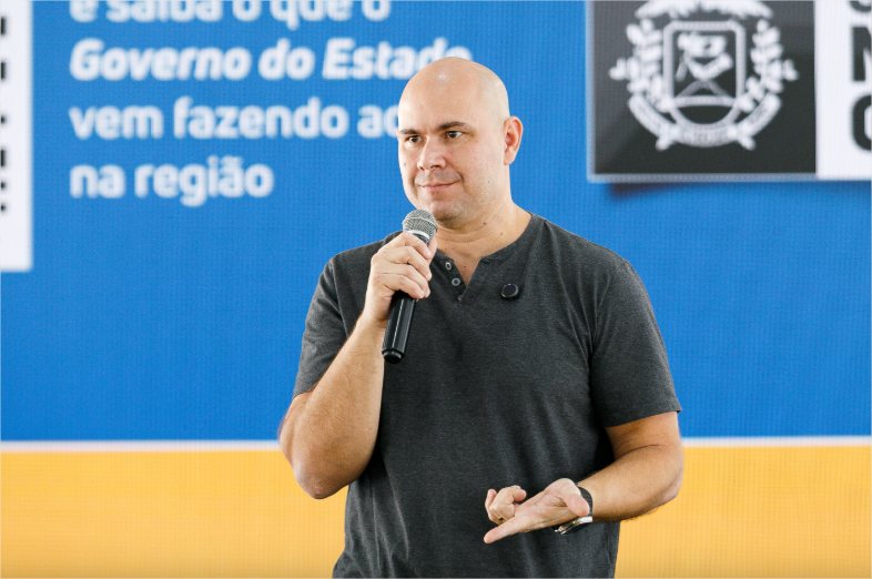 Prefeito palestra no fórum internacional de cidades em Dubai