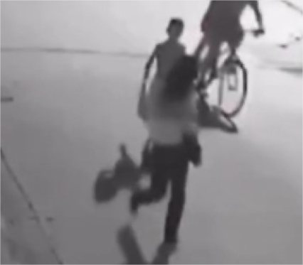 Adolescente de 13 anos, com 20 passagens, chora em surpresa na escola antes de ser morto