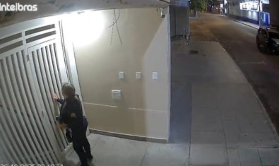 Mulher ameaçada de morte pelo ex pede socorro e PM manda valentão pra vala