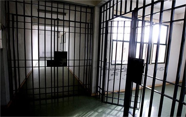 Agente de limpeza passa 2 meses preso após ser confundido com ladrão de joias em MT