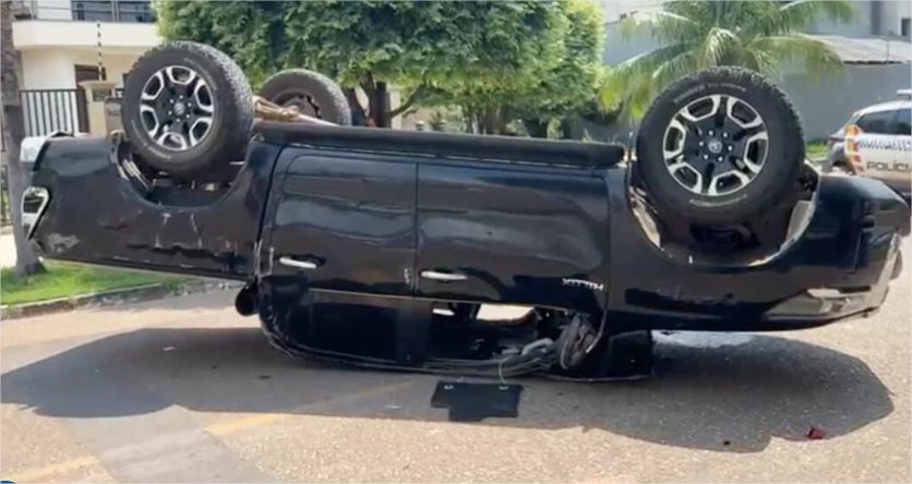 Caminhonete Hilux capota após colisão com Fiat Strada em Sinop