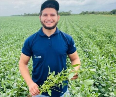 Homem é morto a tiros na porta de casa enquanto segurava filho no colo