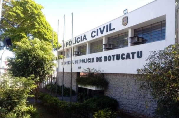 Menino de 13 anos é suspeito de matar o pai para defender mãe ameaçada