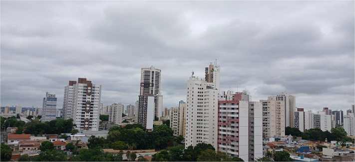 Cuiabá amanhece com céu nublado e termômetros podem marcar 22 graus