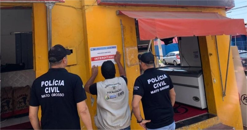 Açougue com carnes no chão em Cuiabá é interditado por falta de higiene
