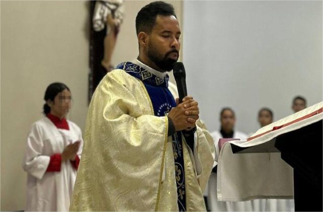 Igreja transfere padre flagrado com noiva de outro na casa paroquial