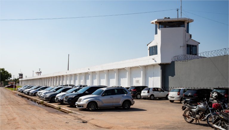 Detento tenta fugir da PCE e acaba baleado no calcanhar em Cuiabá