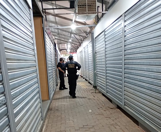 PF e Receita Federal fecham Shopping Popular com operação contra contrabando de vapes