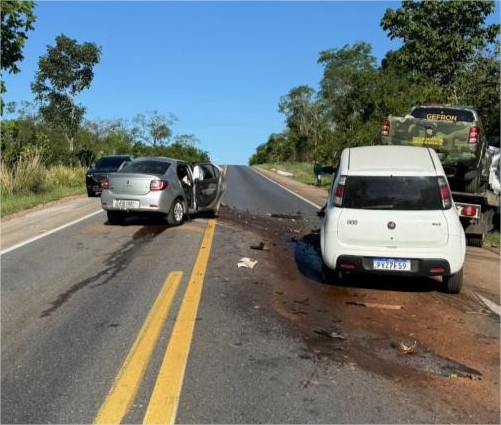 Casal e bebê morrem em batida com 3 veículos na BR-070