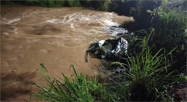 Corolla cai em rio e mata adolescentes em cidade de MT