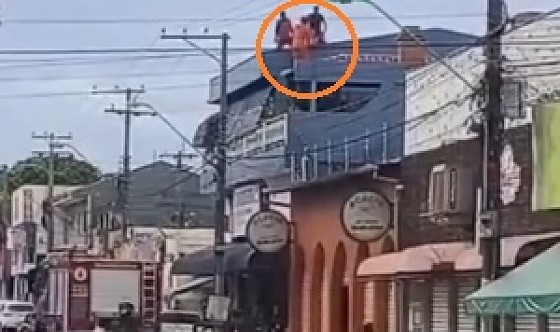 Homem sofre descarga elétrica em telhado e é resgatado com ferimentos no CPA 4