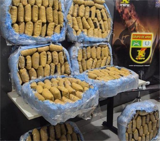 Polícia Militar prende casal e apreende 240 tabletes de maconha em Várzea Grande