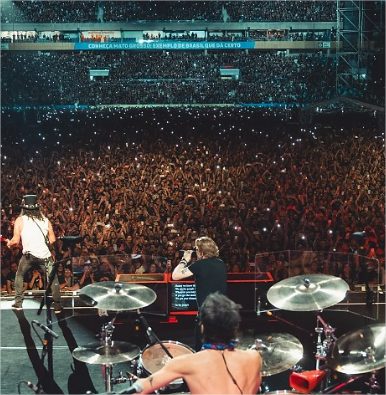 Três passam mal em show do Guns N’ Roses em Cuiabá e um é levado à UPA pelos Bombeiros