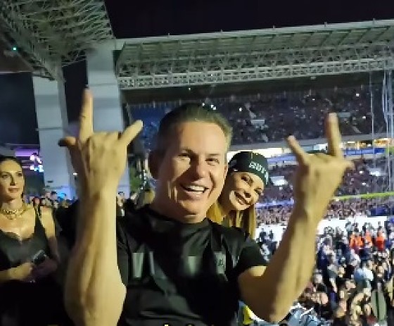 Após curtir Guns N’ Roses, Mendes faz promessa para novos shows: ‘Preparem o fôlego’