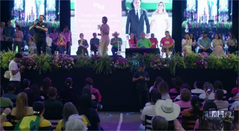 Michelle Bolsonaro cobra anistia e convoca mulheres a ocupar espaço