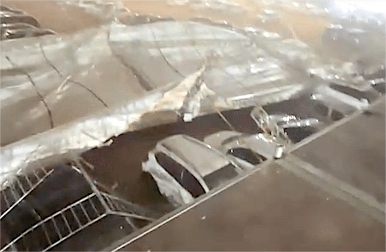 Ventos fortes arrancam cobertura de arquibancada em autódromo em Cuiabá; feridos e carros danificados