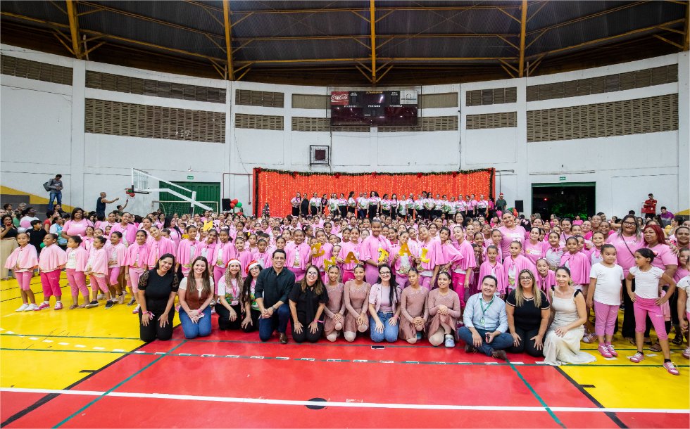 Cantata de Natal emociona público com mais de 56 Simininas em Cuiabá