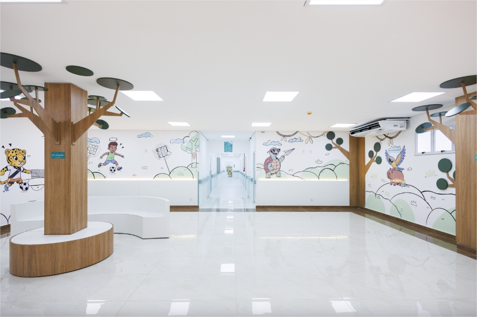 Prefeito inaugura primeiro Centro Médico Infantil de MT com presença do governador