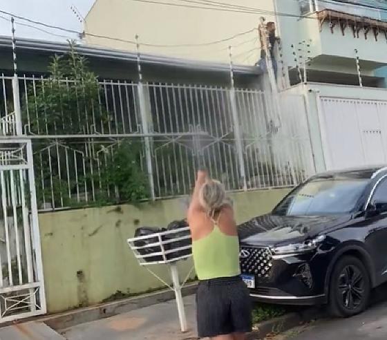 Mulher armada enfrenta e rende ladrão em Cuiabá; veja vídeo