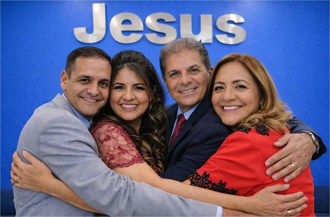 Filho de pastor da Assembleia de Deus é acusado de articular sedução da esposa para enfraquecer o pai e assumir igreja