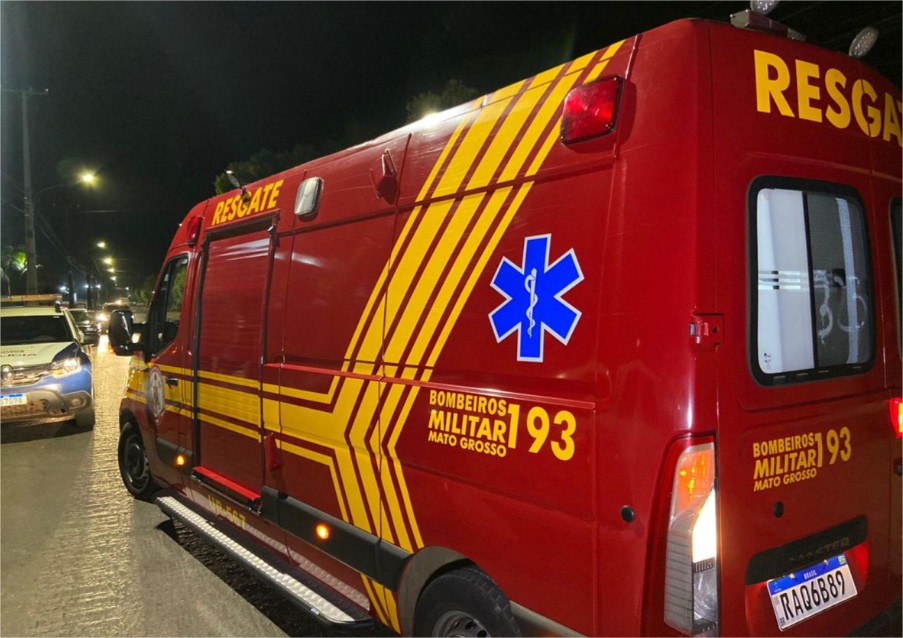 Barco vira no lago com família a bordo e menino aparece sozinho pedindo socorro; Bombeiros fazem buscas