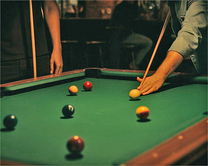 Aposta em jogo de sinuca termina com homem baleado em bar