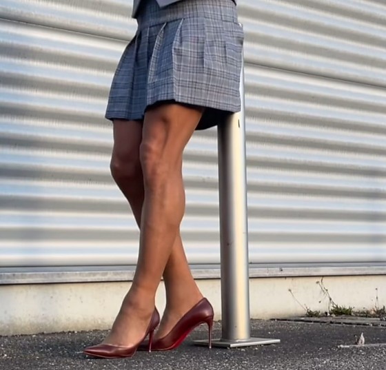 Homem se passa por lésbica para beijar mulheres