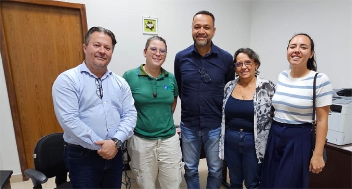 Em Varzea Grande, voluntários realizam mutirão de limpeza e piquenique no Parque Tanque