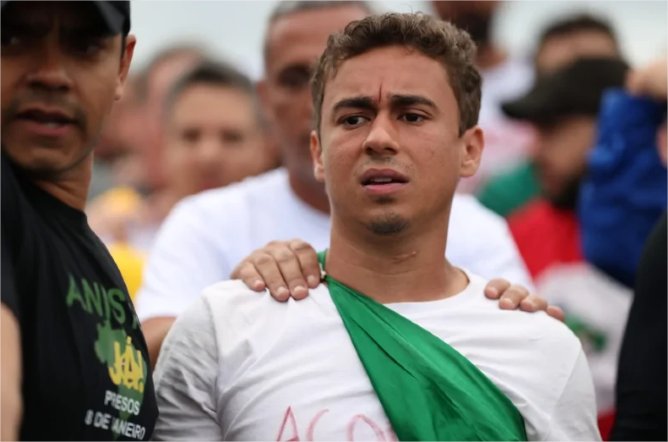 Nikolas Ferreira passa a usar colete à prova de balas durante Caminhada da Liberdade