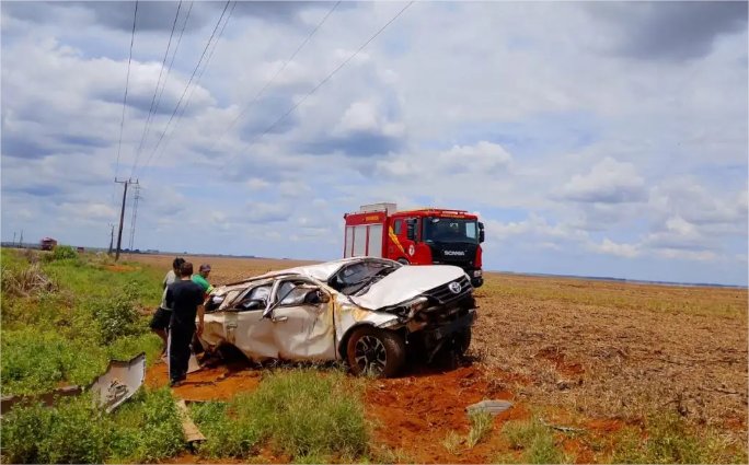Duas mulheres morrem após caminhonete de luxo capotar na MT-449