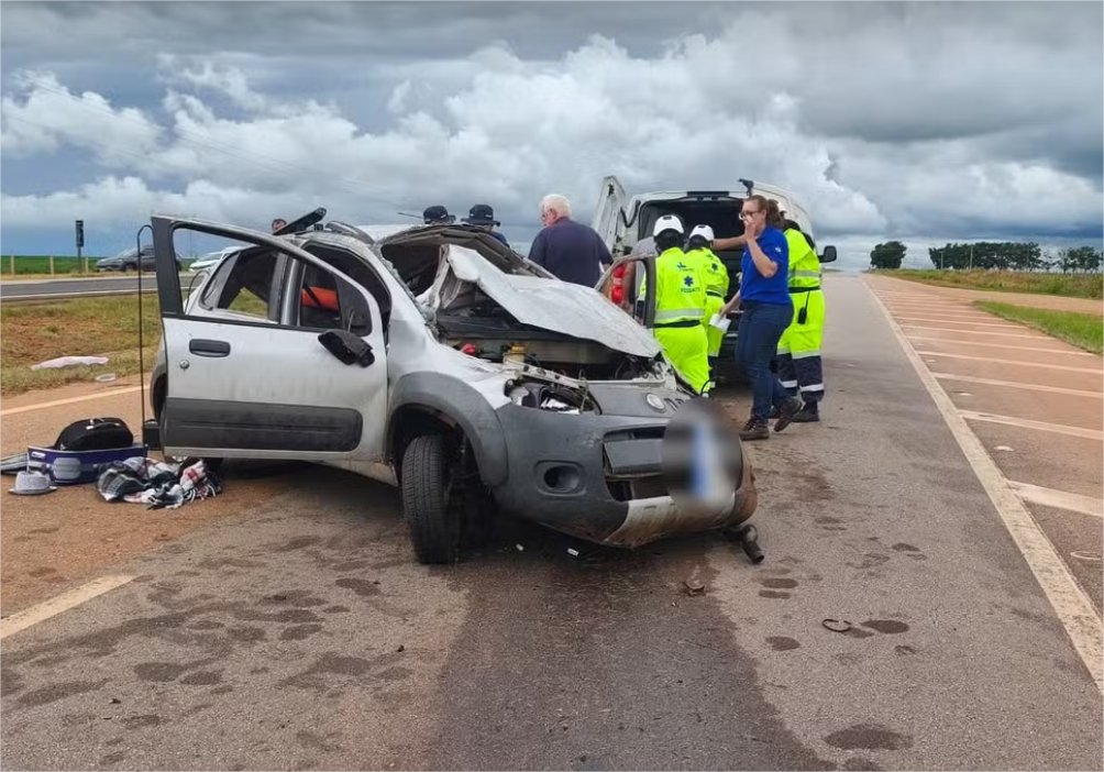 Casal morre após perder controle da direção e carro capotar em rodovia de MT