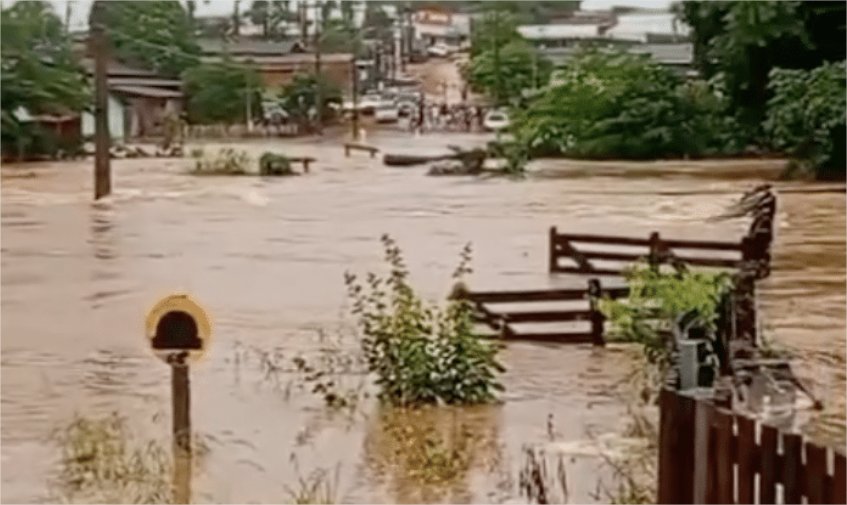 Casa e ponte são arrastadas durante enxurrada em MT e moradores ficam ilhados; assista