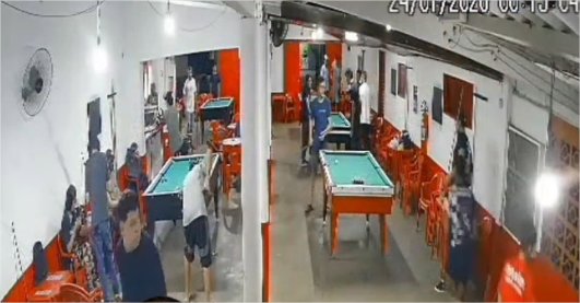Câmeras registram jovem sendo esfaqueado em bar de cidade de MT