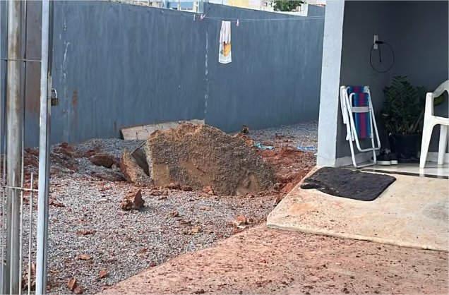 Fossa explode durante reparo em MT; jovem teve que ser hospitalizado