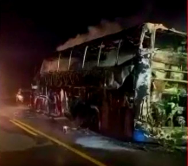 Ônibus com 40 passageiros pega fogo na MT-358 em Tangará da Serra