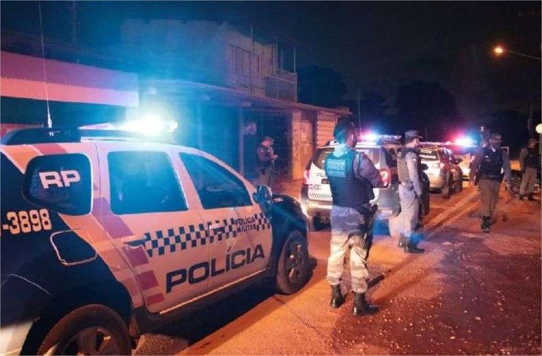 Assaltantes levam família como refém e são baleados durante fuga em MT; veja vídeo