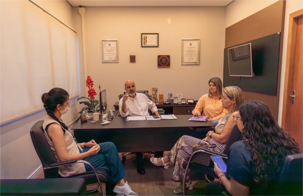 Escolas e creches de Cuiabá terão cuidadoras para alunos com deficiência desde o primeiro dia de aula