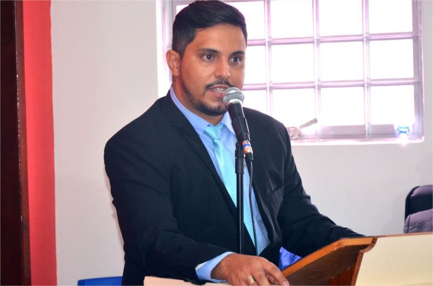 Prefeito denuncia a própria mãe por golpes: ‘Destruiu sonhos e famílias’