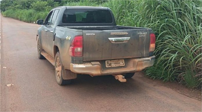 Faccionados tentam atropelar PM durante fuga e acabam presos com caminhonete roubada
