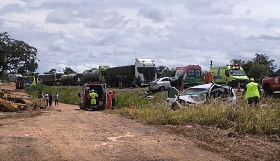 Batida entre três veículos deixa dois mortos em rodovia de Várzea Grande