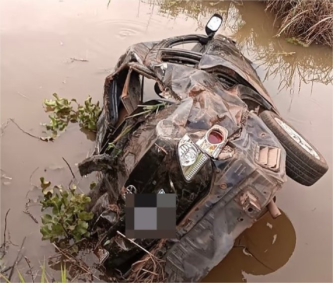 Duas pessoas morrem e três ficam feridas em capotamento na Rodovia Palmiro Paes de Barros