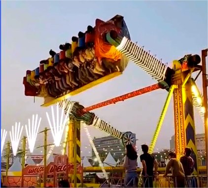 Vídeo mostra momento em que brinquedo de parque desaba, mata policial herói e fere dezenas