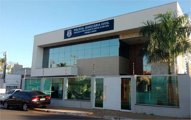 Homem tenta matar a ex com golpes de faca no pescoço e é preso em flagrante pela PC