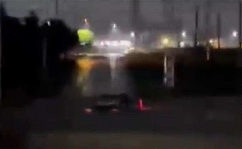 Policiais enfrentam enxurrada e salvam família após carro afundar em cidade de MT