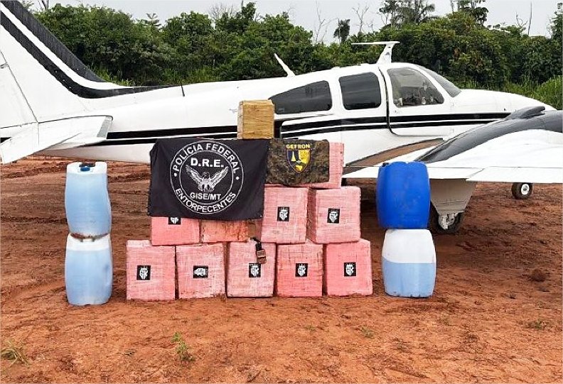 Gefron e PF apreendem avião e 500 quilos de cocaína em MT